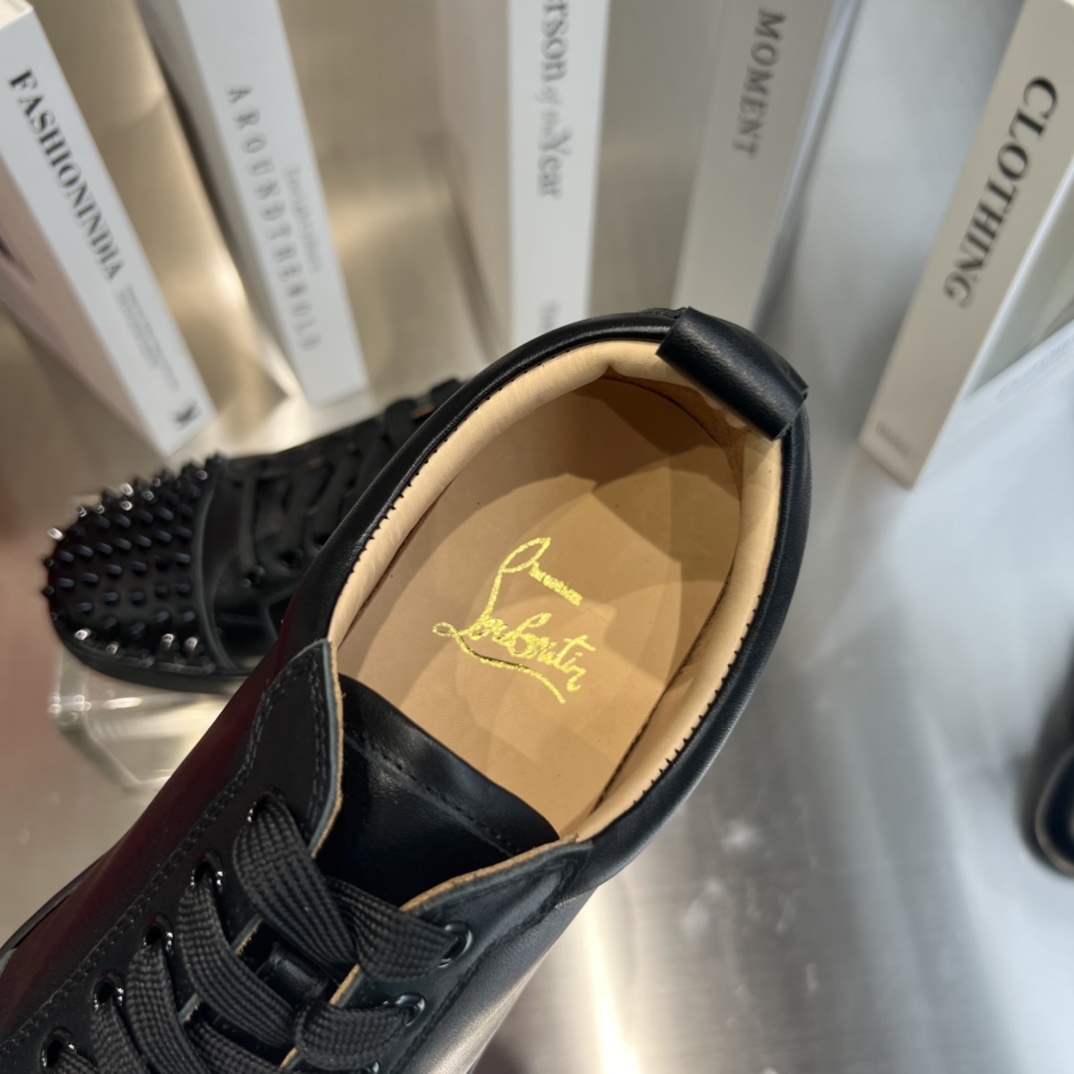 Christian Louboutin Louis Junior Spikes - 