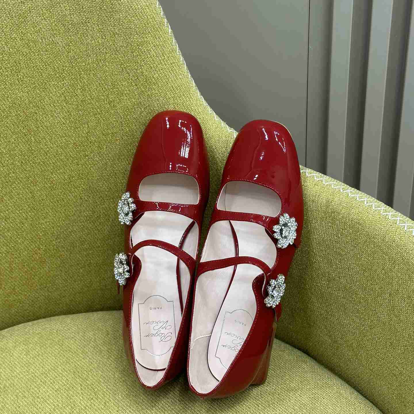 Roger Vivier Bouquet Strass Babies Ballerinas in Patent Leather - 