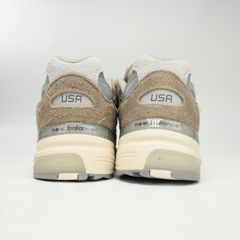 New Balance 992 Levi's Sneakers      M992LV  - 