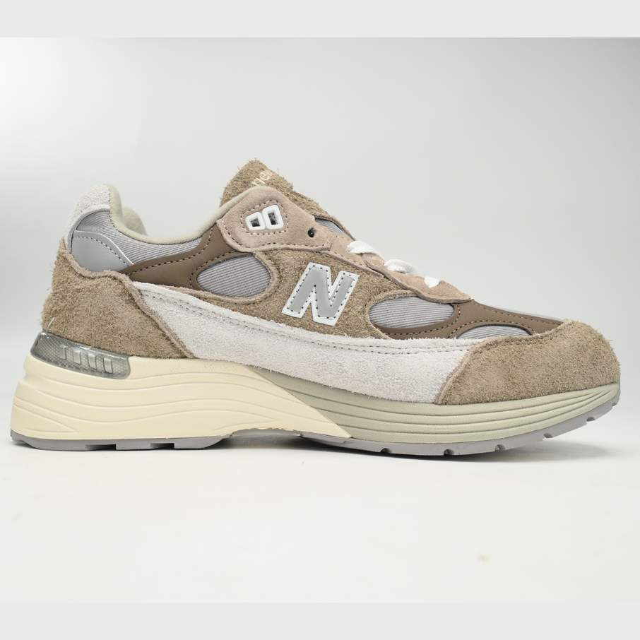 New Balance 992 Levi's Sneakers      M992LV  - 