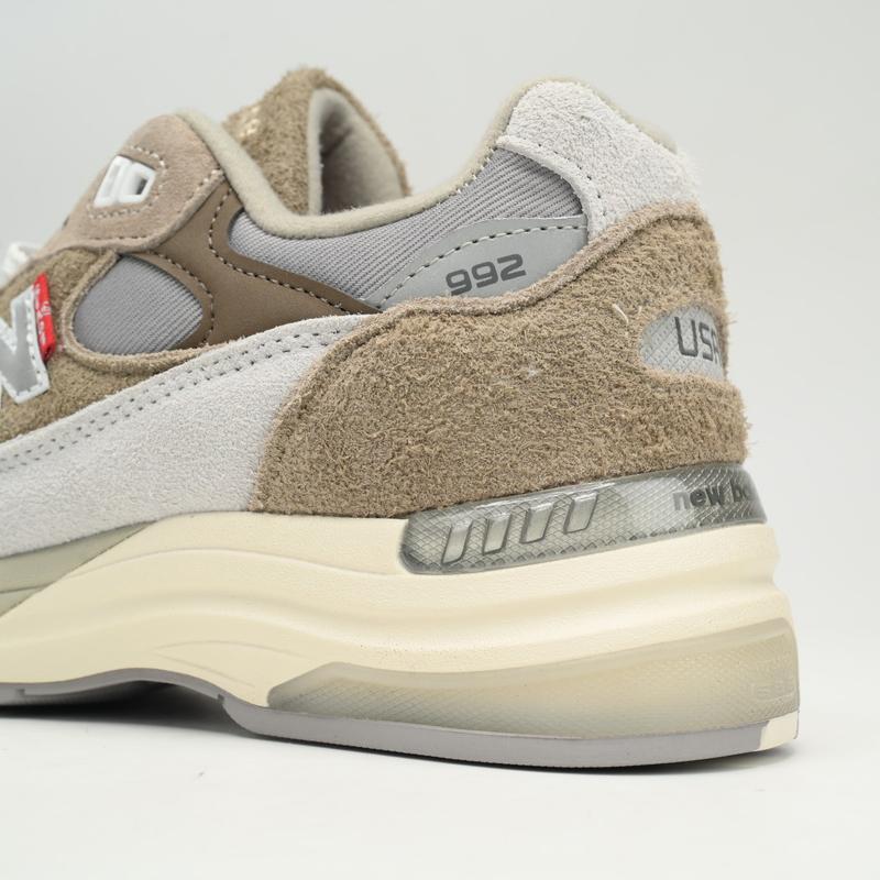 New Balance 992 Levi's Sneakers      M992LV  - 
