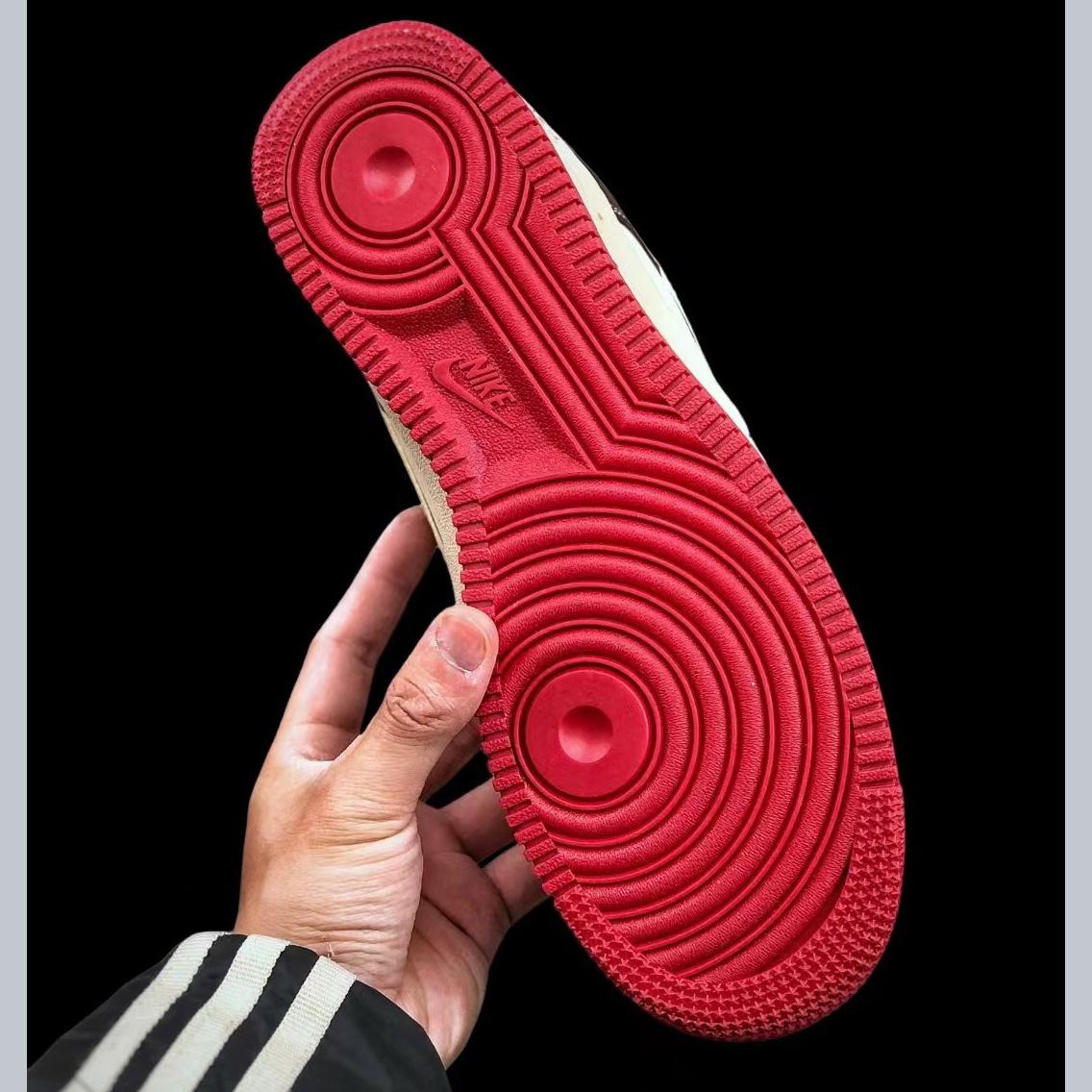 Nike SB Dunk Low Sneaker      - 