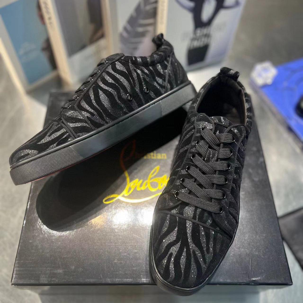 Christian Louboutin Louis Junior Velvet Sneaker In Black - 