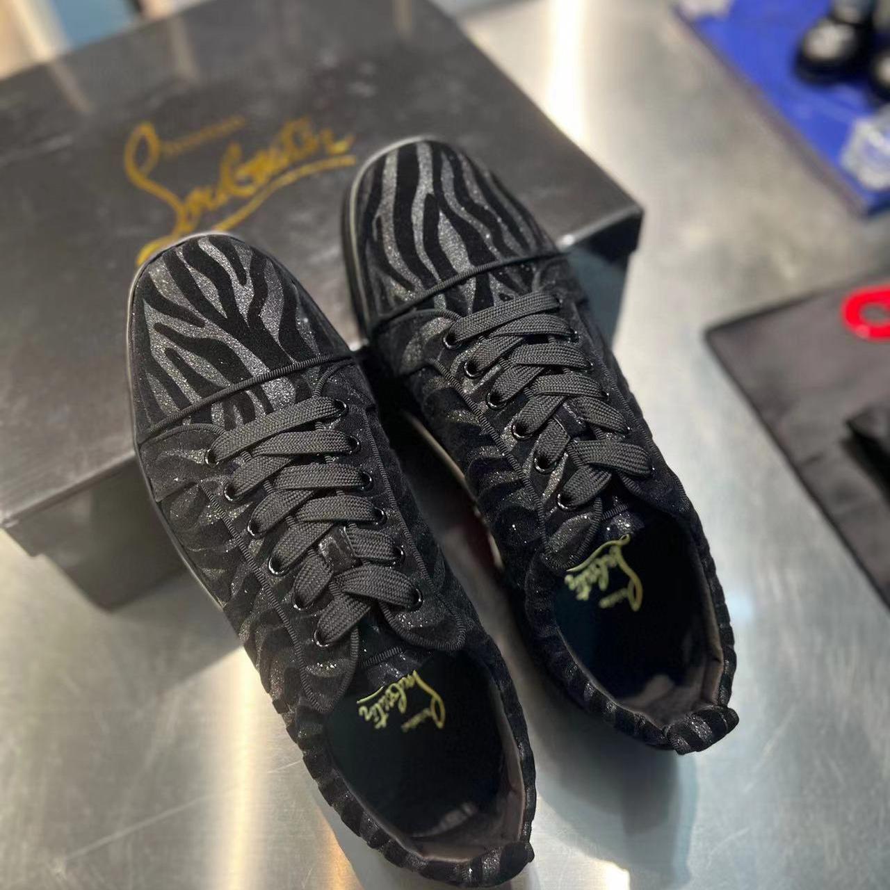 Christian Louboutin Louis Junior Velvet Sneaker In Black - 