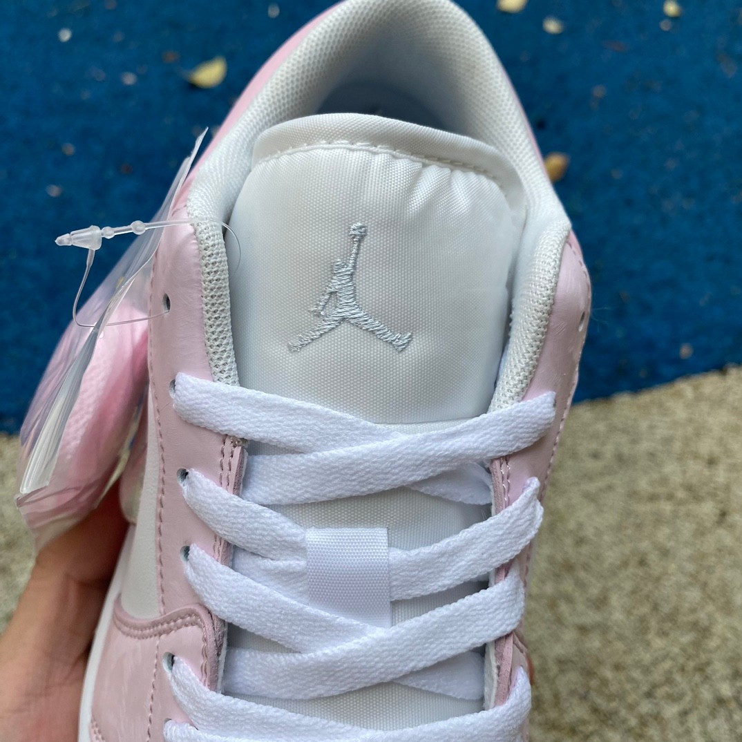 Air Jordan 1 Low Sneaker     FQ9112-100 - 