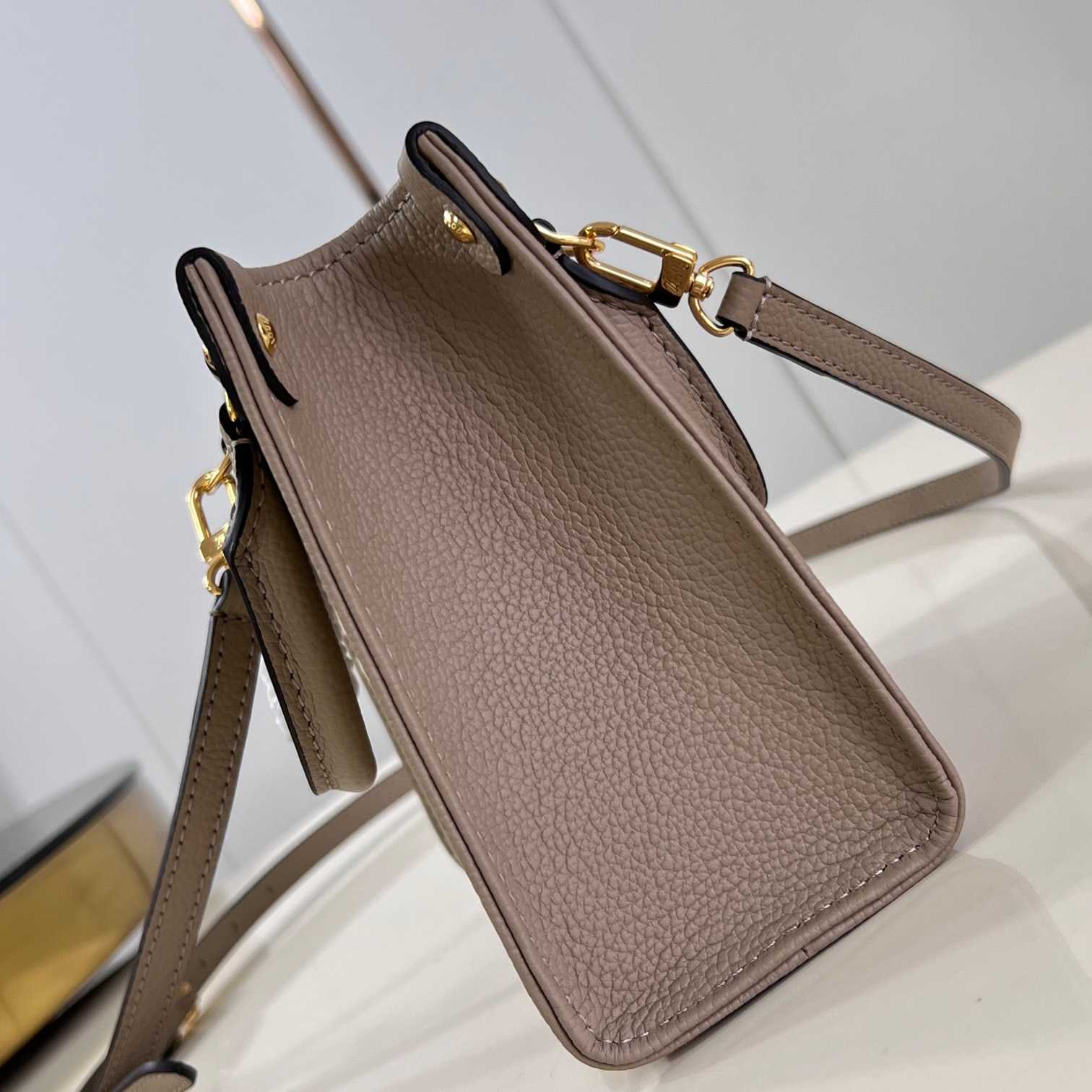 Louis Vuitton OnTheGo BB   M47054 - DesignerGu