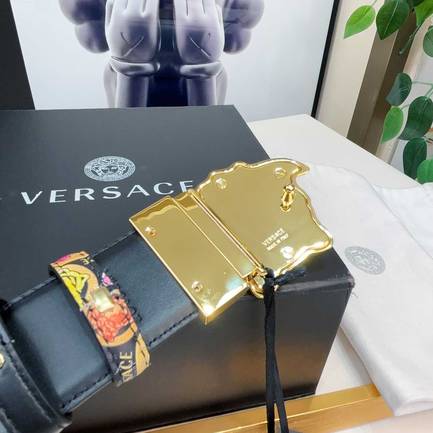 Versace Medusa Medallion Print Reversible Leather Belt   40mm - 