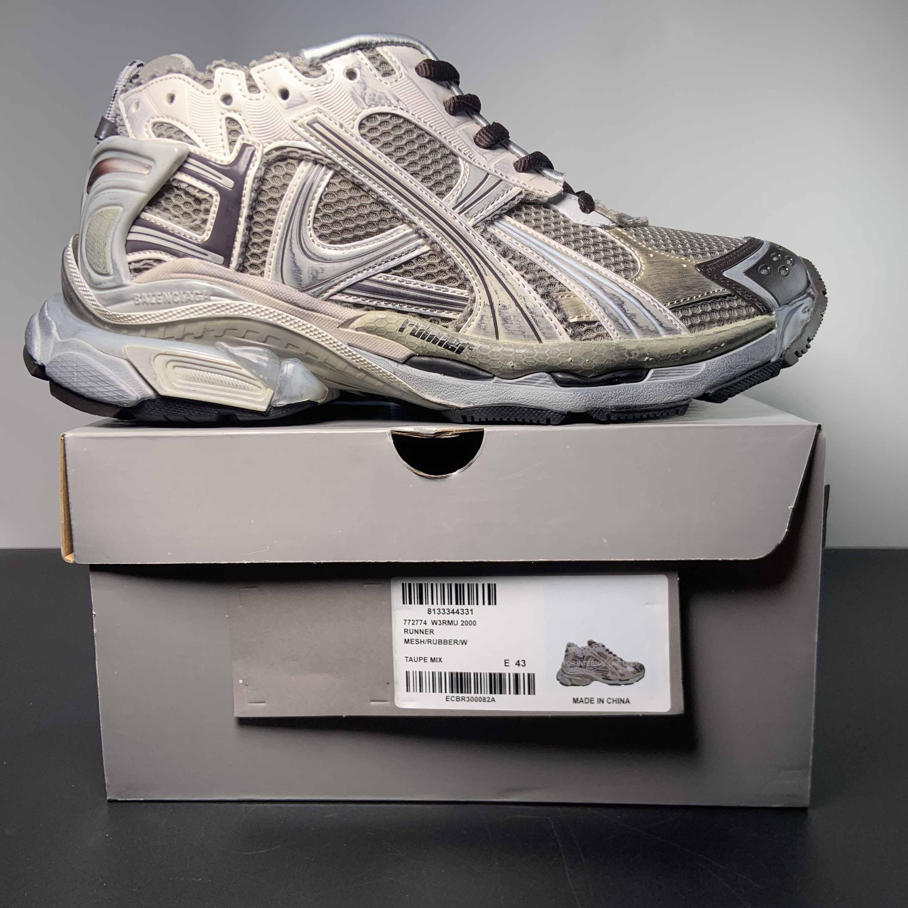 Balenciaga Runner Sneaker  - 