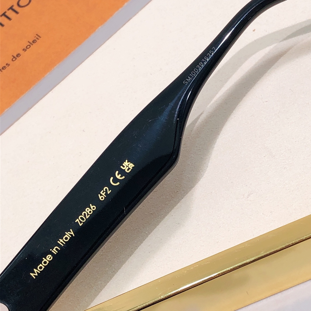 Louis Vuitton Sunglasses  Z0286 - 