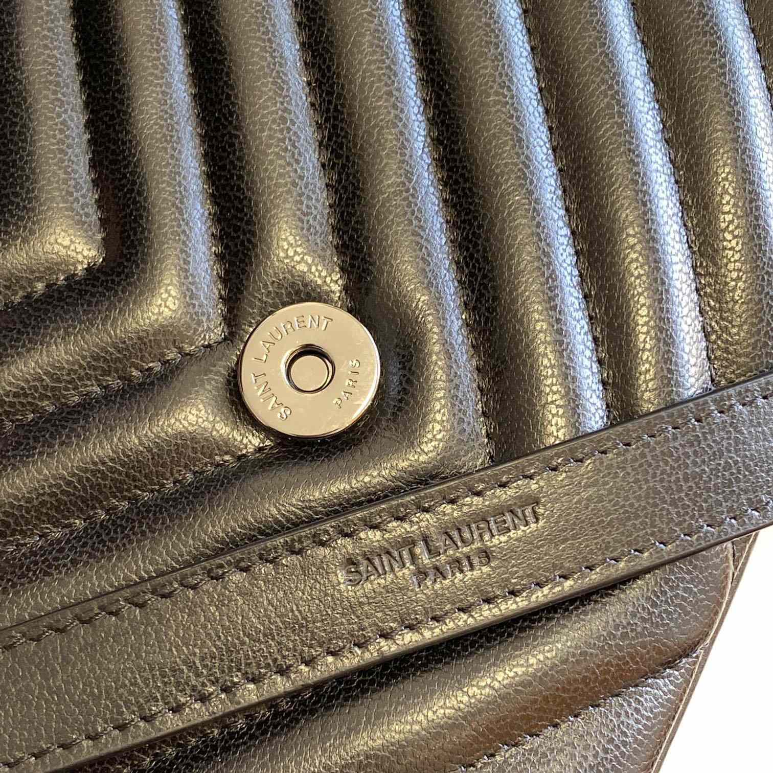 Saint Laurent Leather Shoulder Bag Black  (24x17x6.5cm) - 