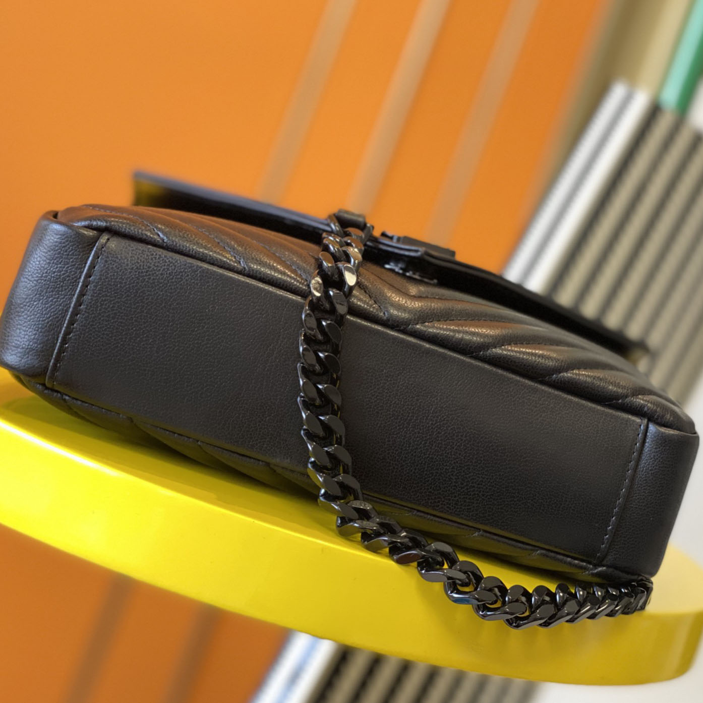 Saint Laurent Leather Shoulder Bag Black  (24x17x6.5cm) - 