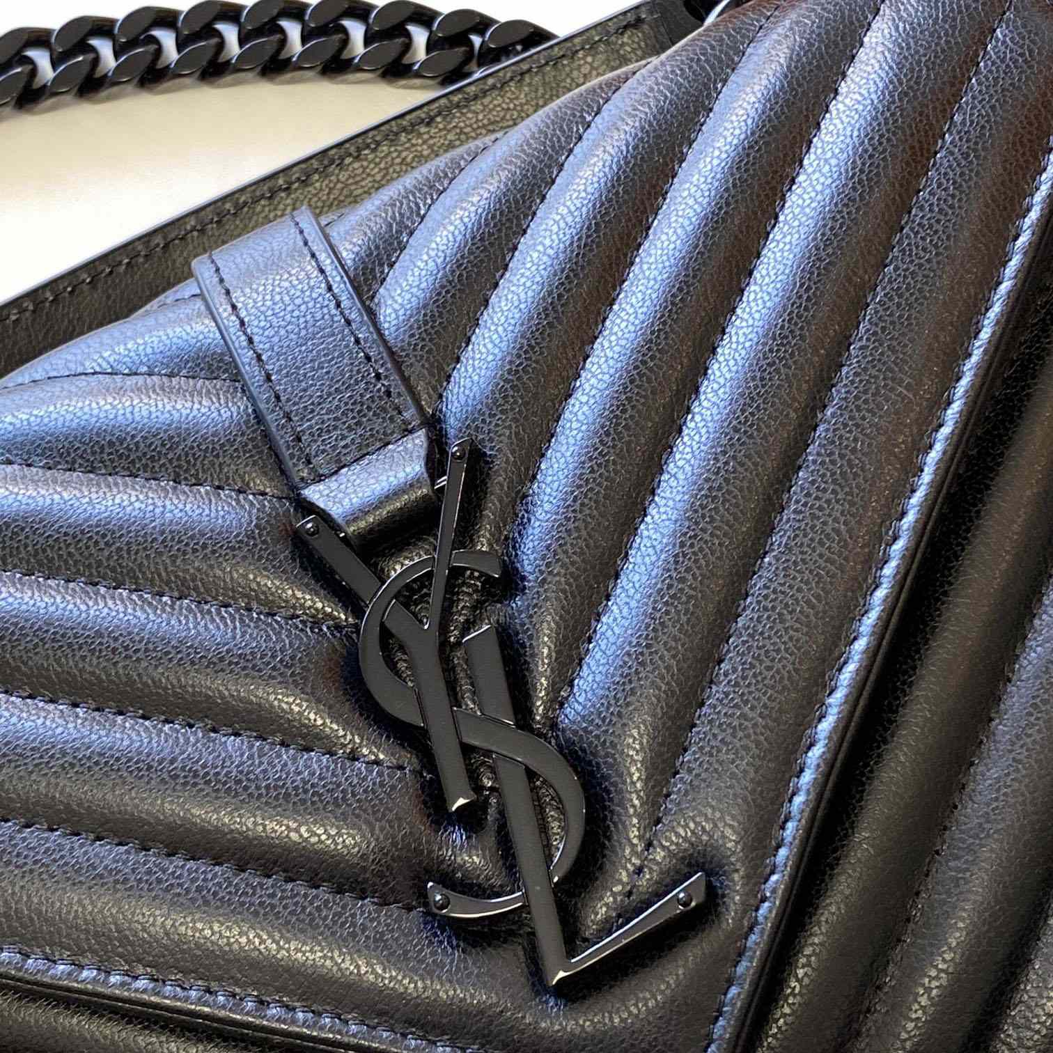 Saint Laurent Leather Shoulder Bag Black  (24x17x6.5cm) - 