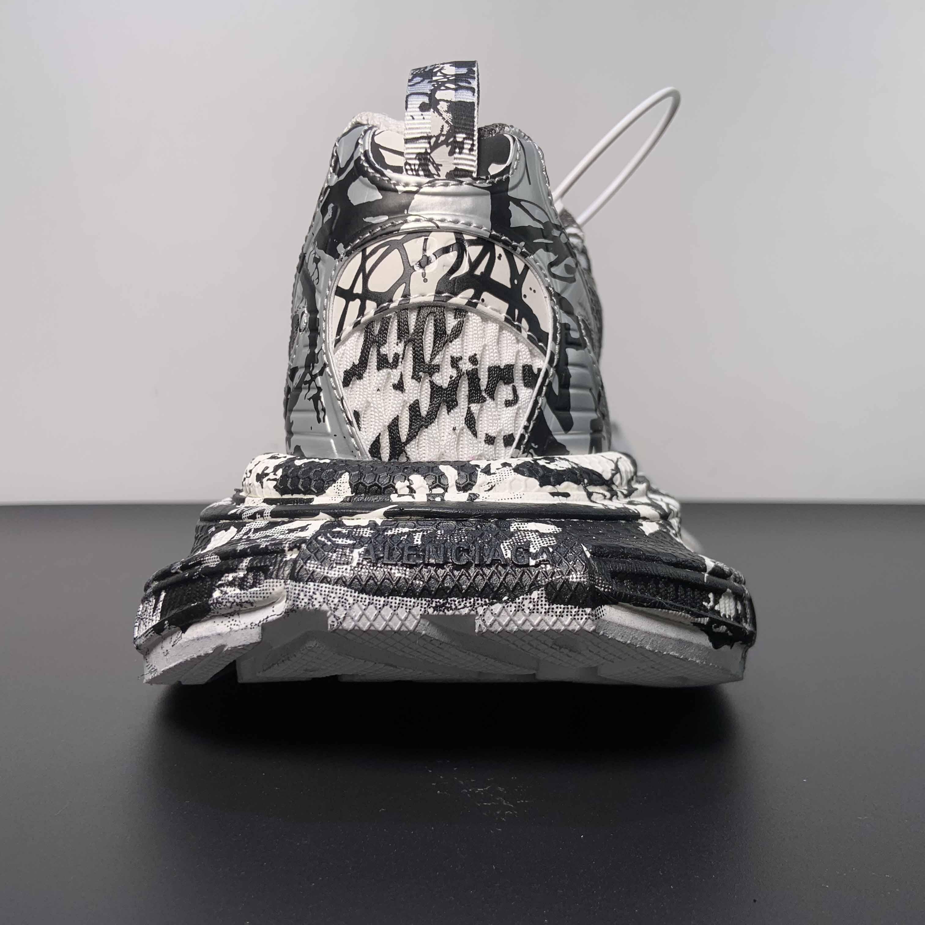 Balenciaga 3XL Extreme Graffiti Sneaker In White And Black  - 