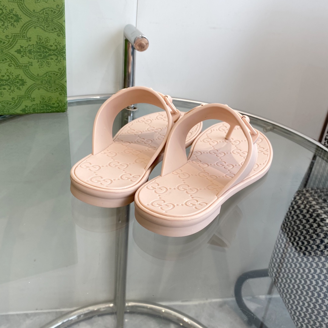 Gucci Women's Thong Sandal With Horsebit  - 