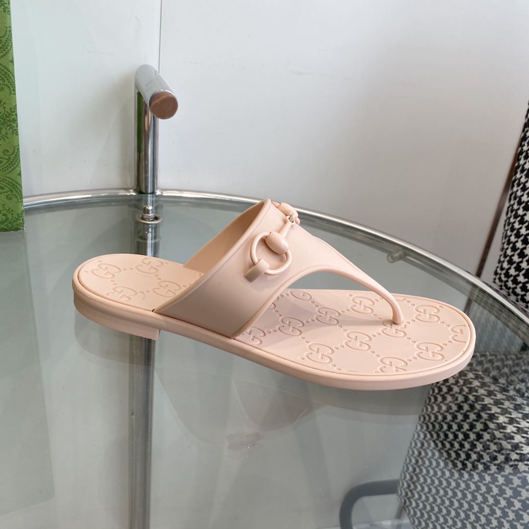 Gucci Women's Thong Sandal With Horsebit  - 