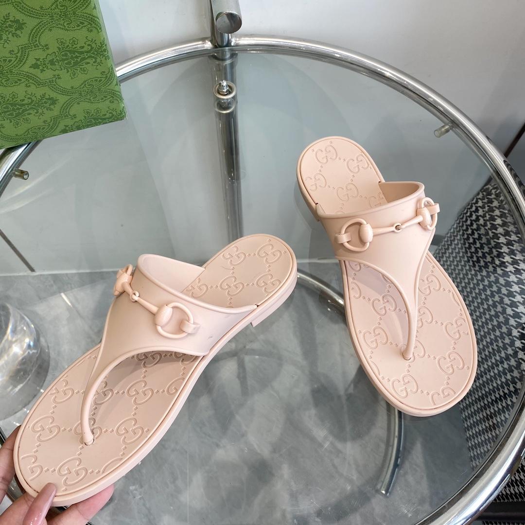 Gucci Women's Thong Sandal With Horsebit  - 