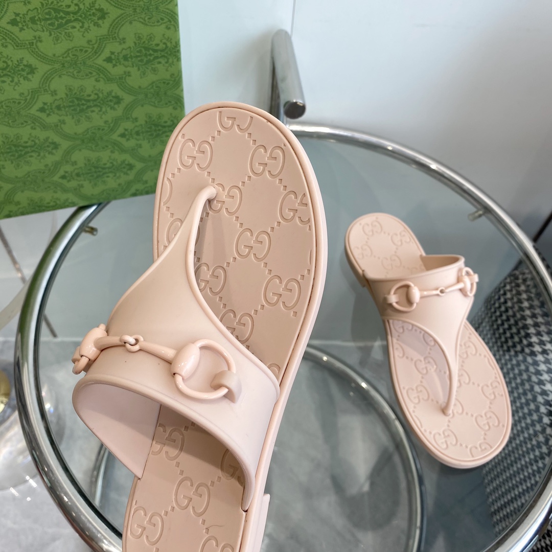 Gucci Women's Thong Sandal With Horsebit  - 