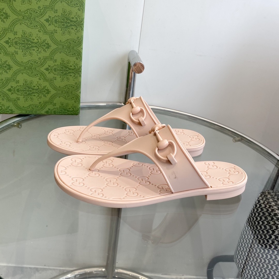 Gucci Women's Thong Sandal With Horsebit  - 