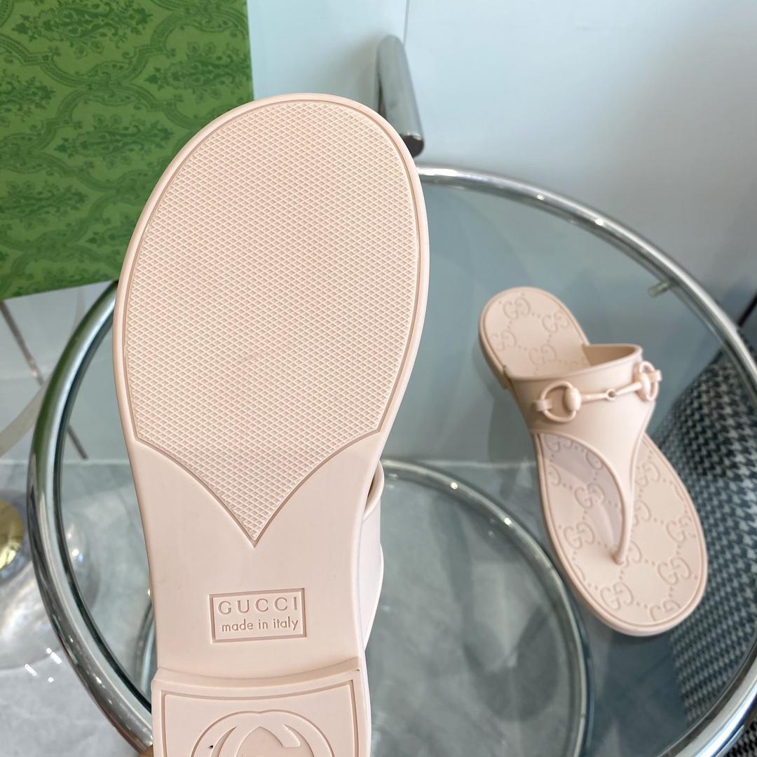 Gucci Women's Thong Sandal With Horsebit  - 