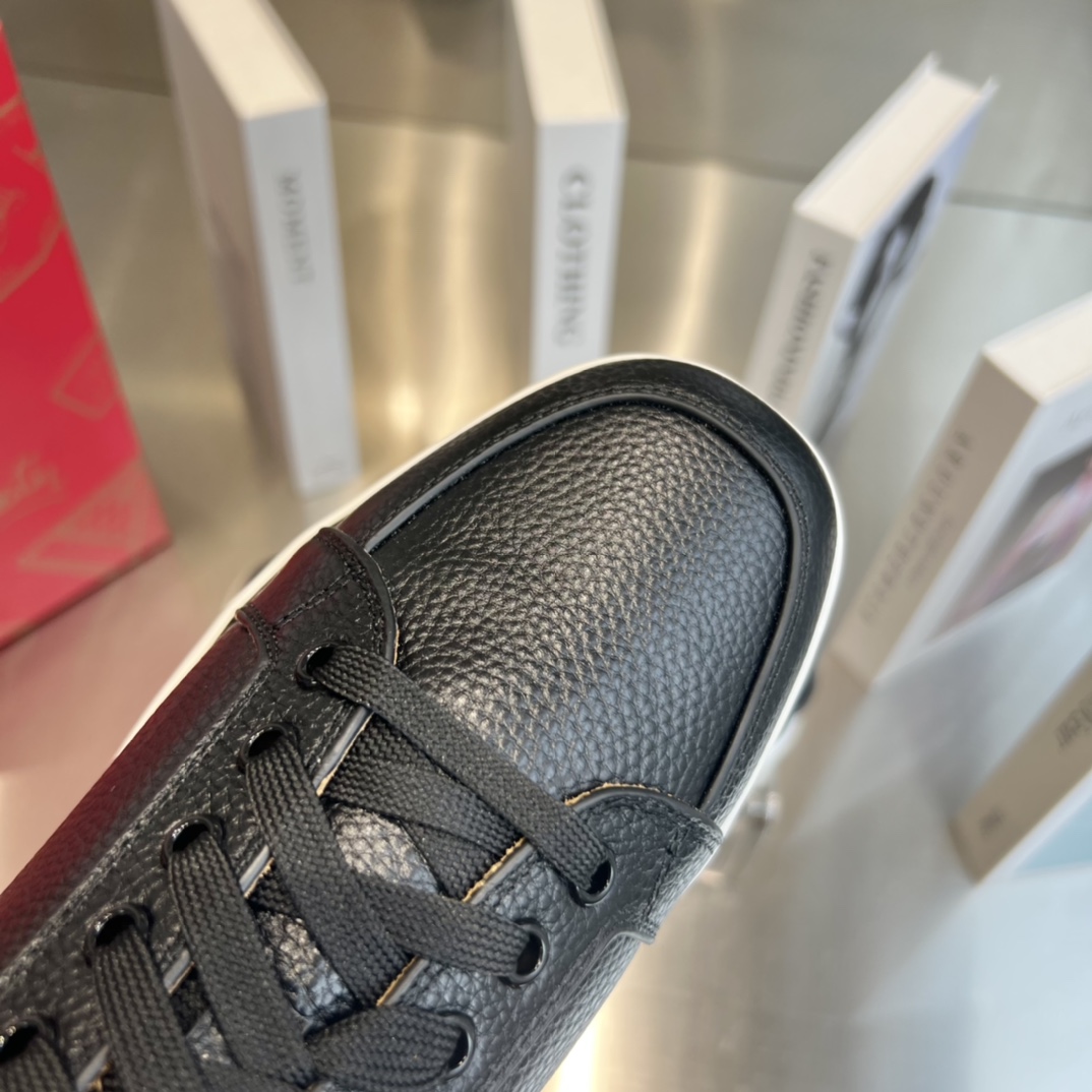 Christian Louboutin Sneakers - 