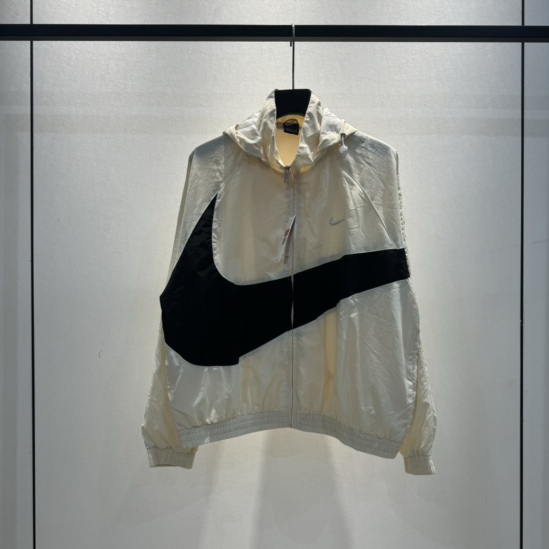 Nike Hooded Jacket - 