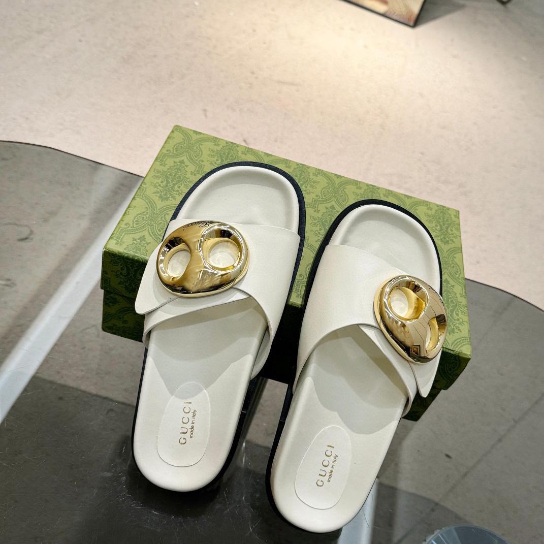 Gucci Women's Marina Chain Slide Sandal - 