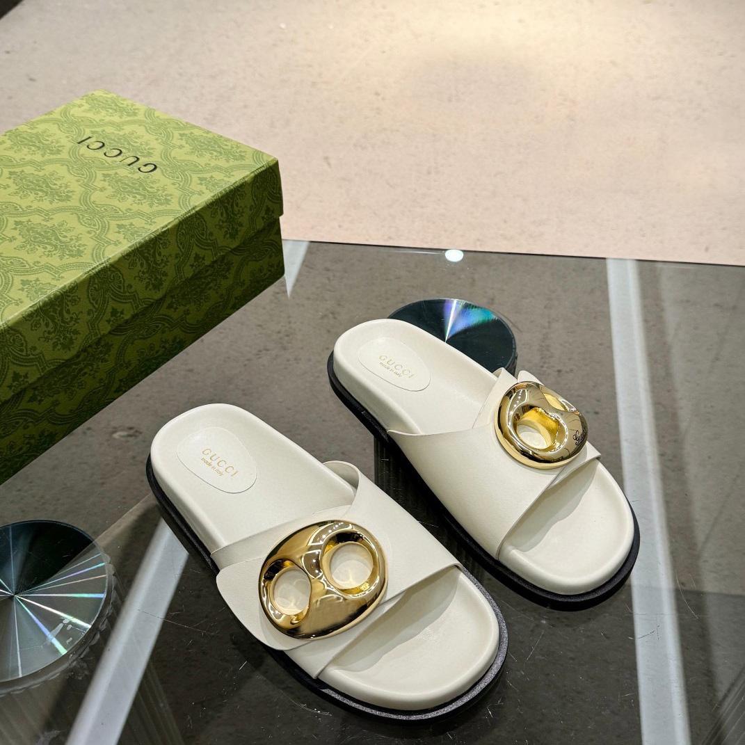 Gucci Women's Marina Chain Slide Sandal - 