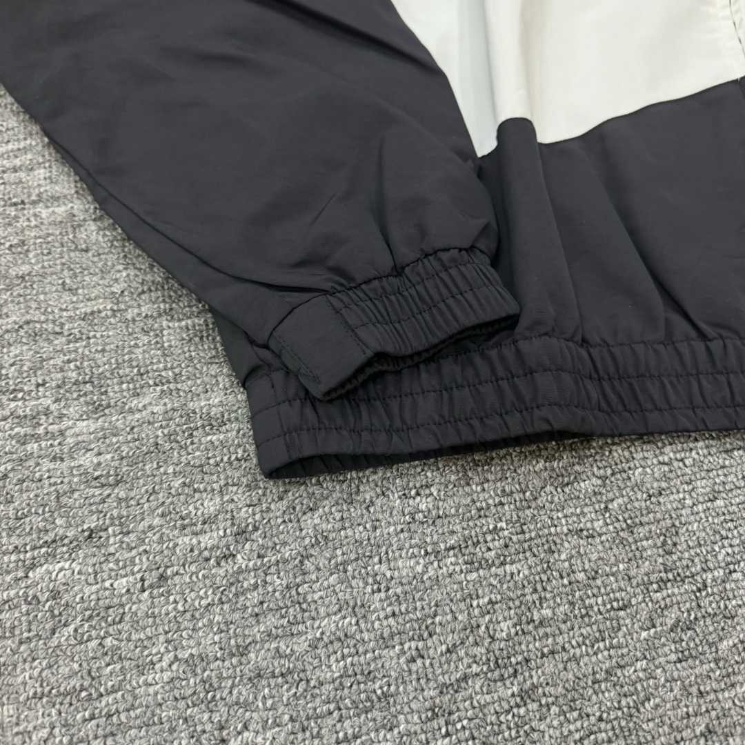 Nike Hooded Jacket - 