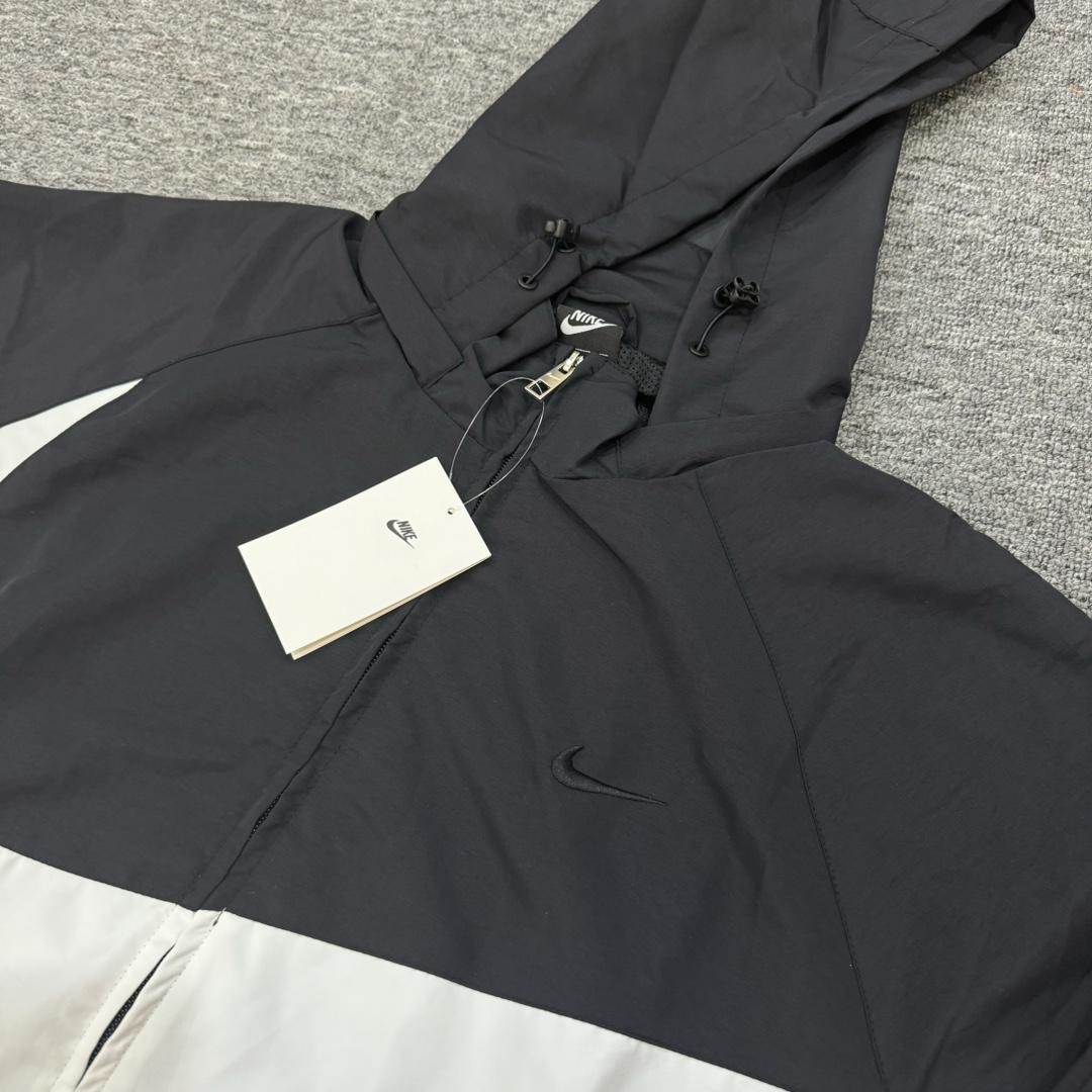 Nike Hooded Jacket - 