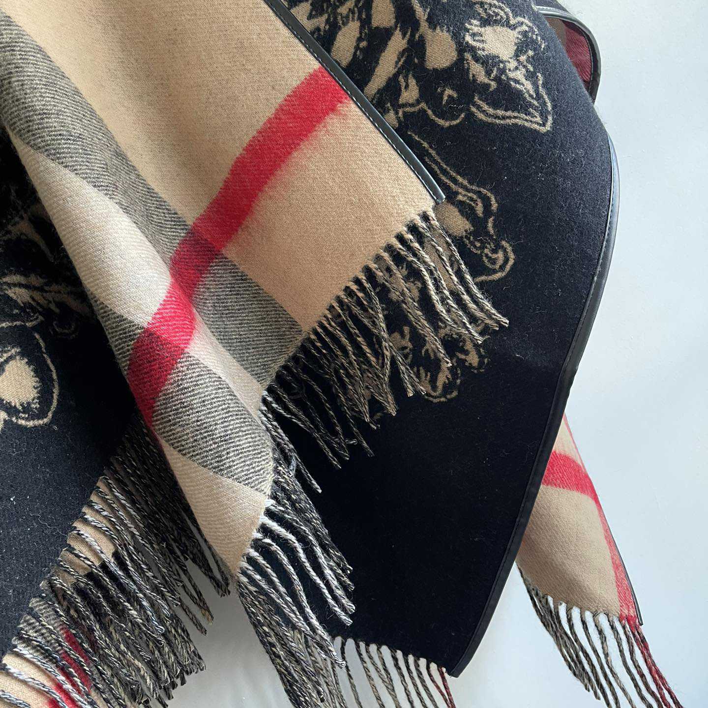 Burberry Poncho - 