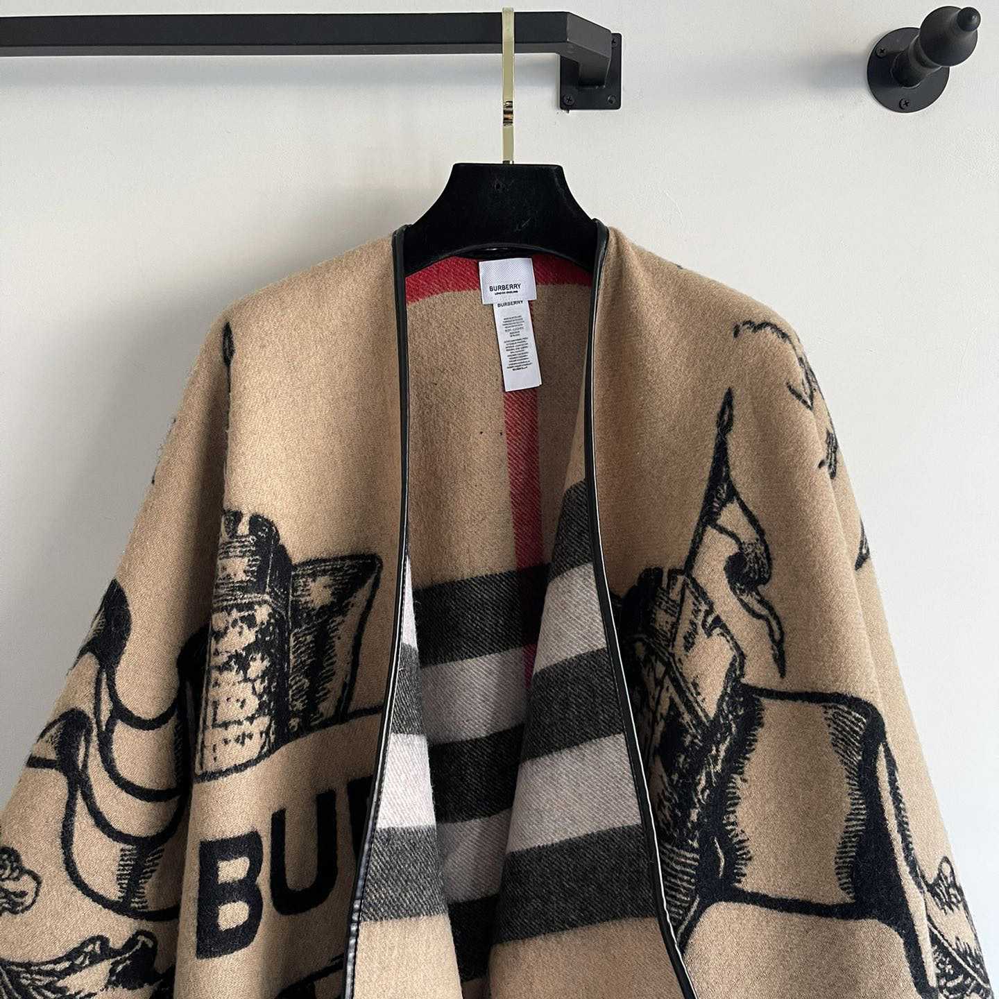 Burberry Poncho - 