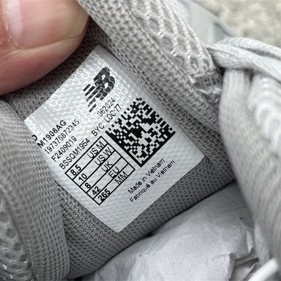 New Balance 1906R Sneakers      M1906AG - 
