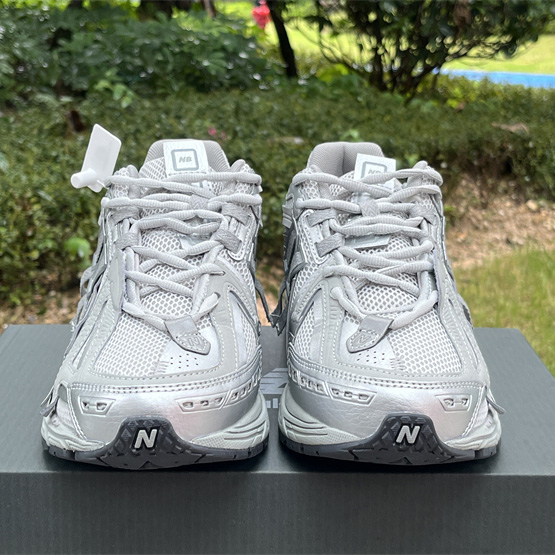 New Balance 1906R Sneakers      M1906AG - 