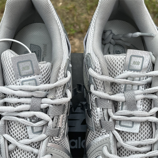 New Balance 1906R Sneakers      M1906AG - 