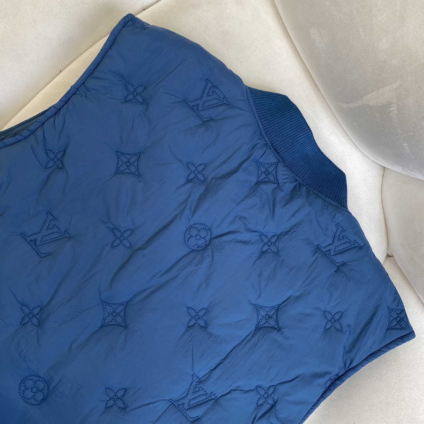 Louis Vuitton Monogram Quilted Gilet     1AFADW - 