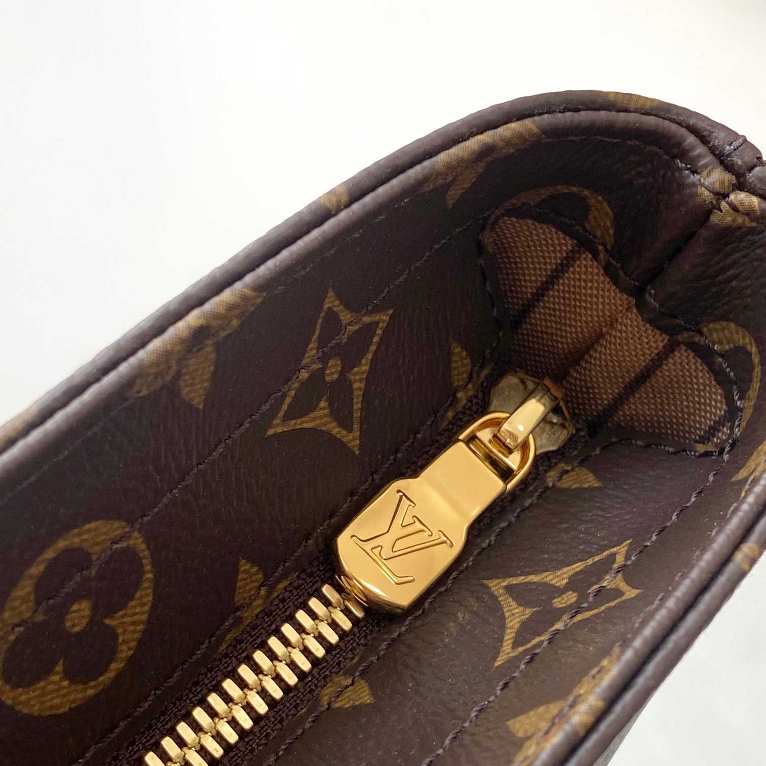 Louis Vuitton Piano   M12095 - 