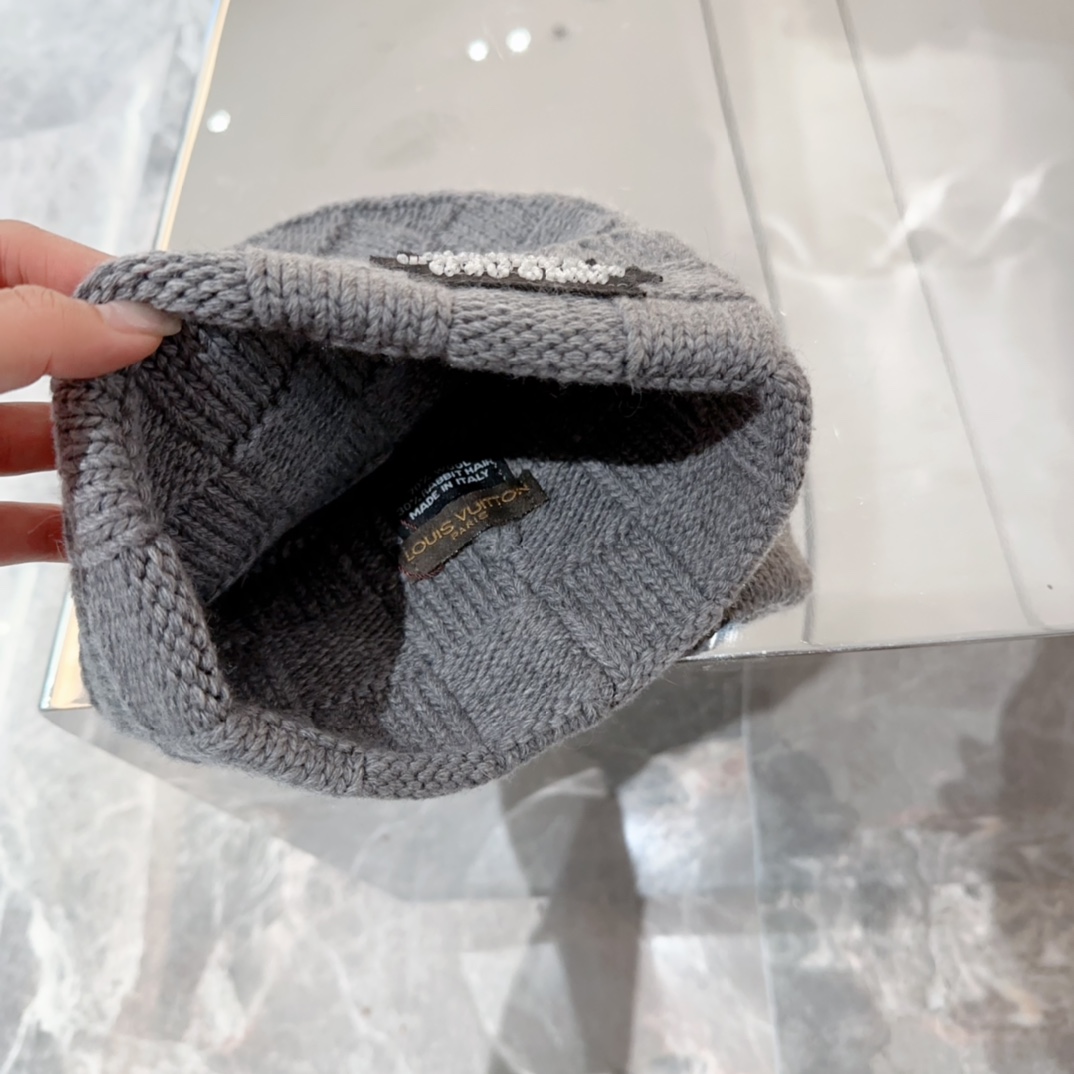 Louis Vuitton Pearls Beanie - 