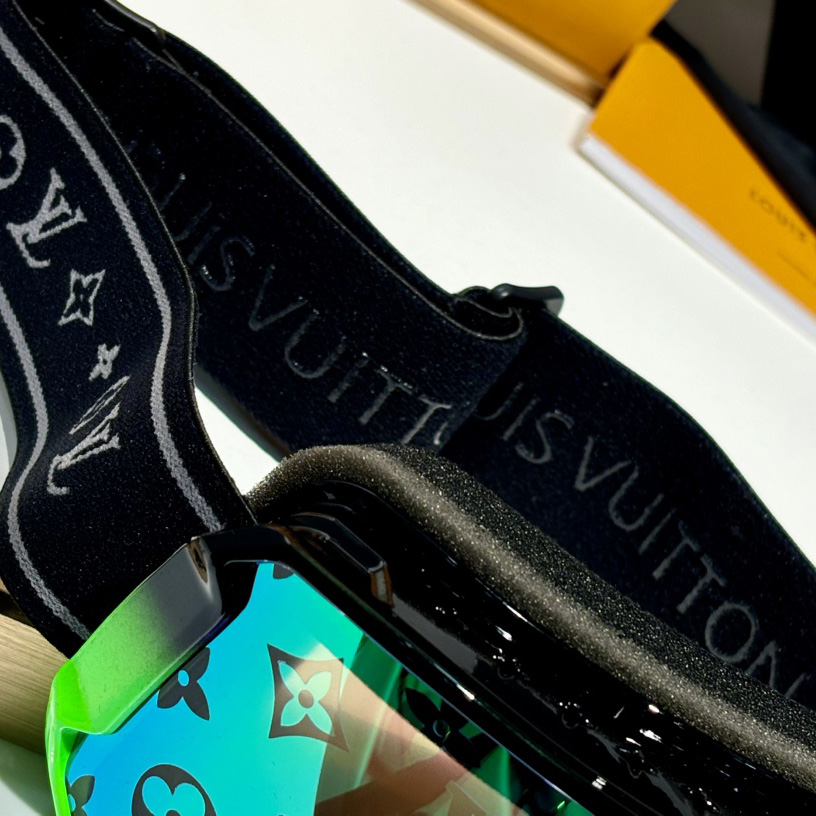 Louis Vuitton LV Snow Mask     - 