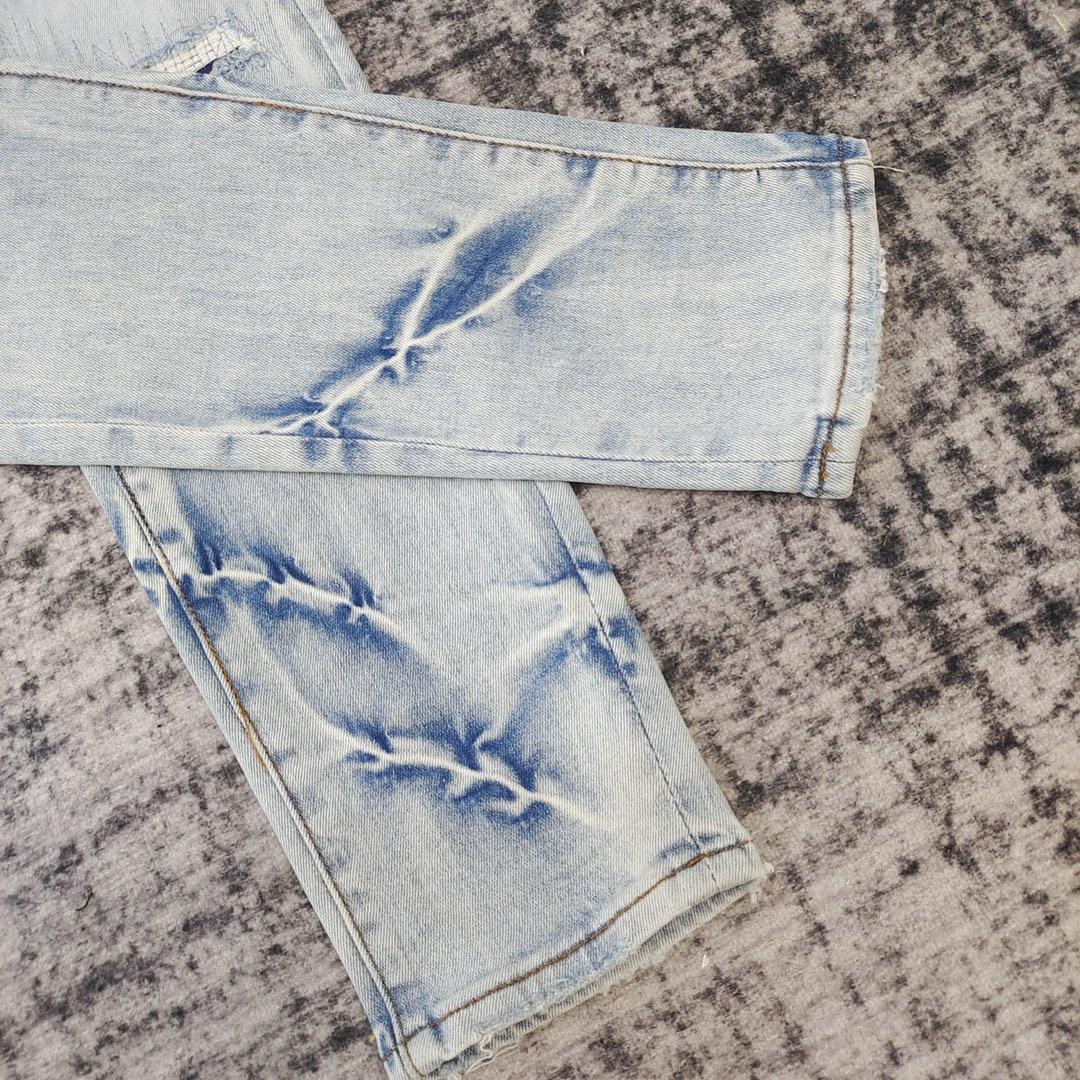 Amiri Slim Fit Jeans    687 - 