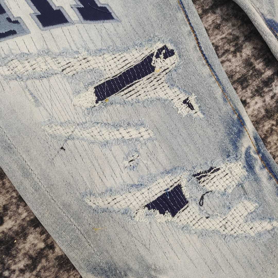 Amiri Slim Fit Jeans    687 - 