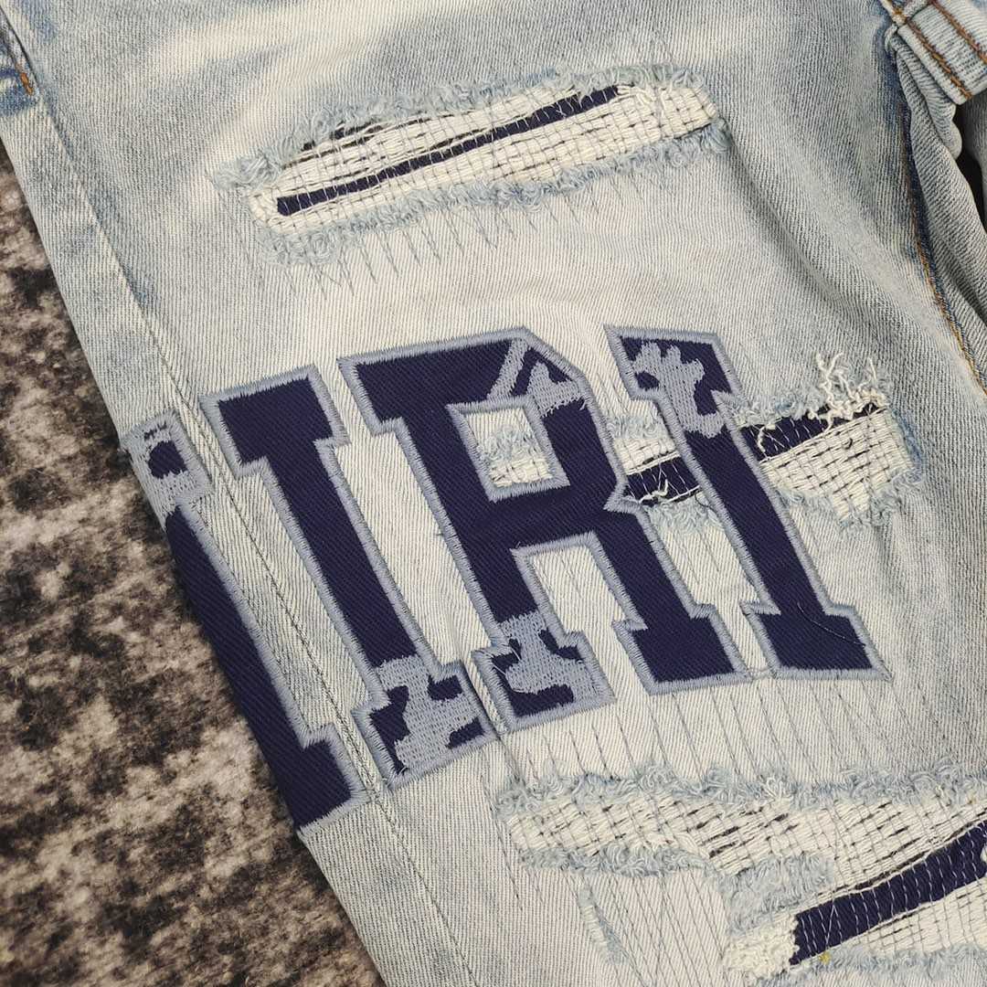 Amiri Slim Fit Jeans    687 - 