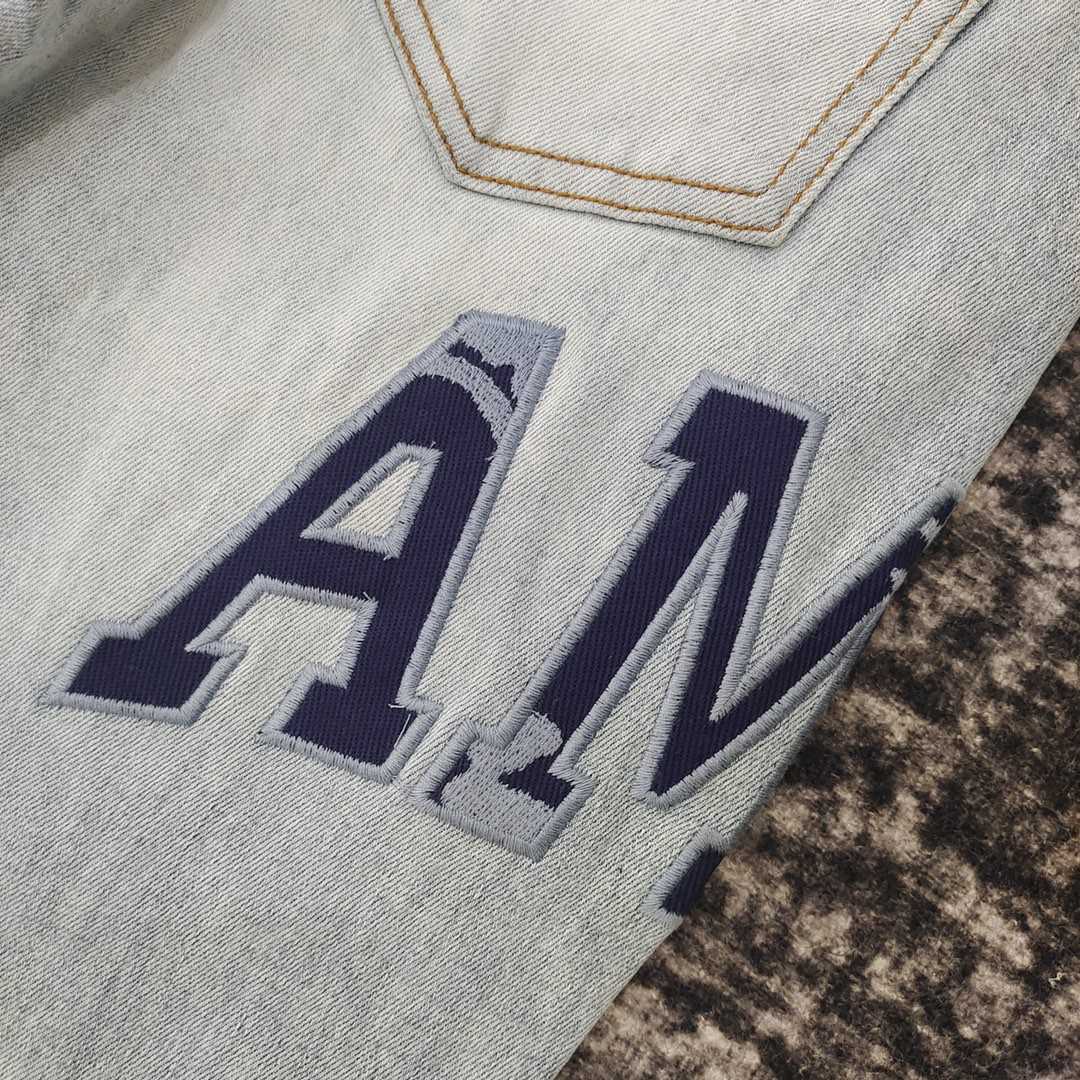 Amiri Slim Fit Jeans    687 - 