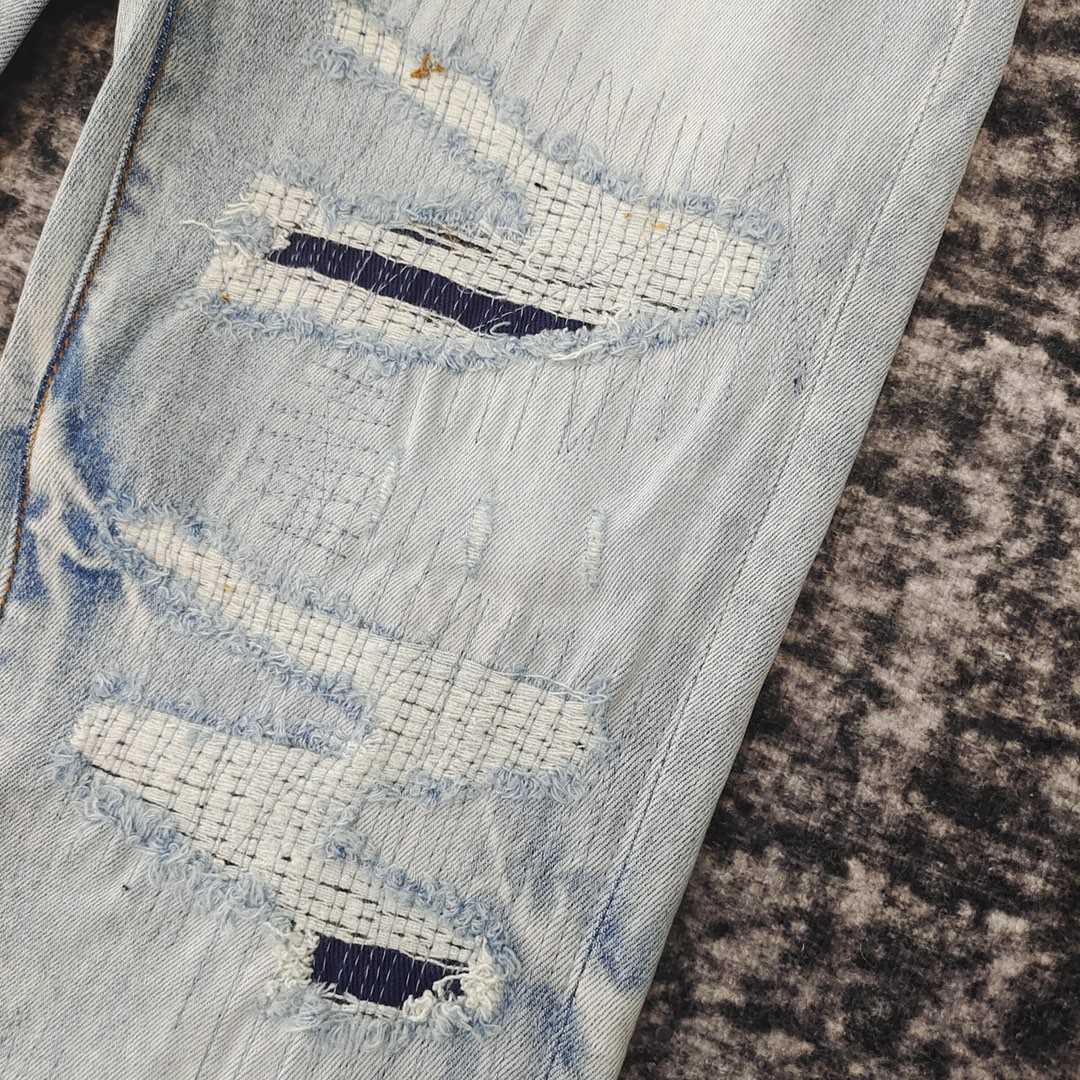 Amiri Slim Fit Jeans    687 - 
