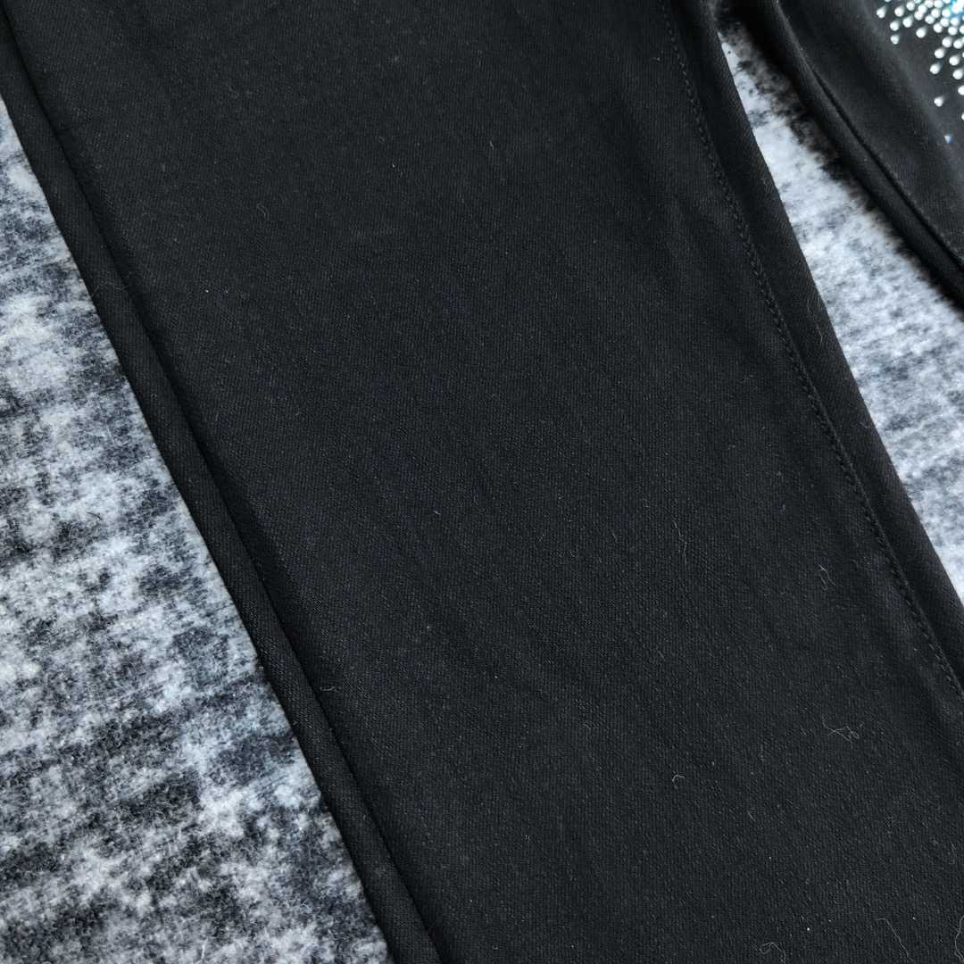 Amiri Slim Fit Jeans    683 - 