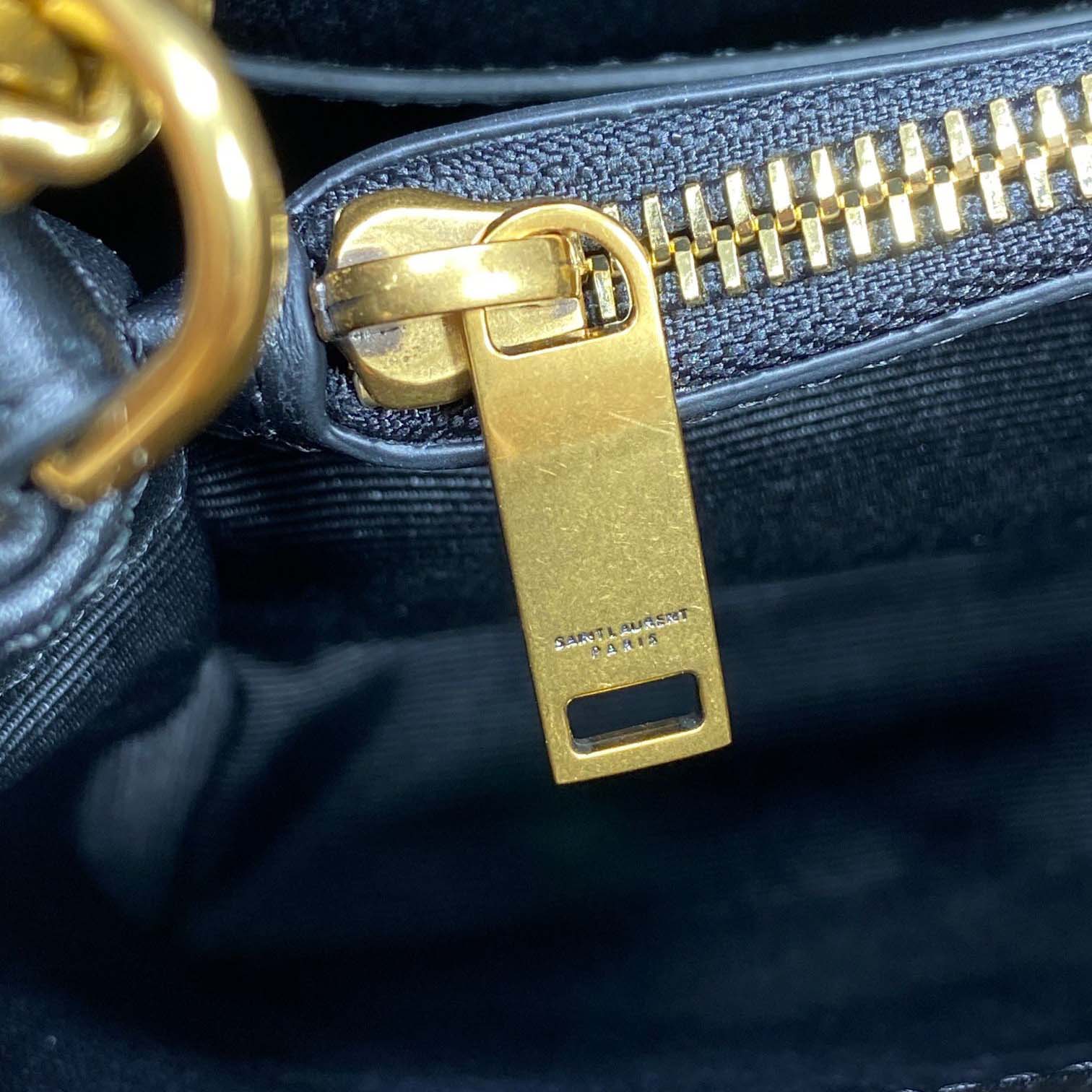 Saint Laurent Loulou Shoulder Bag   25x17x9cm - 