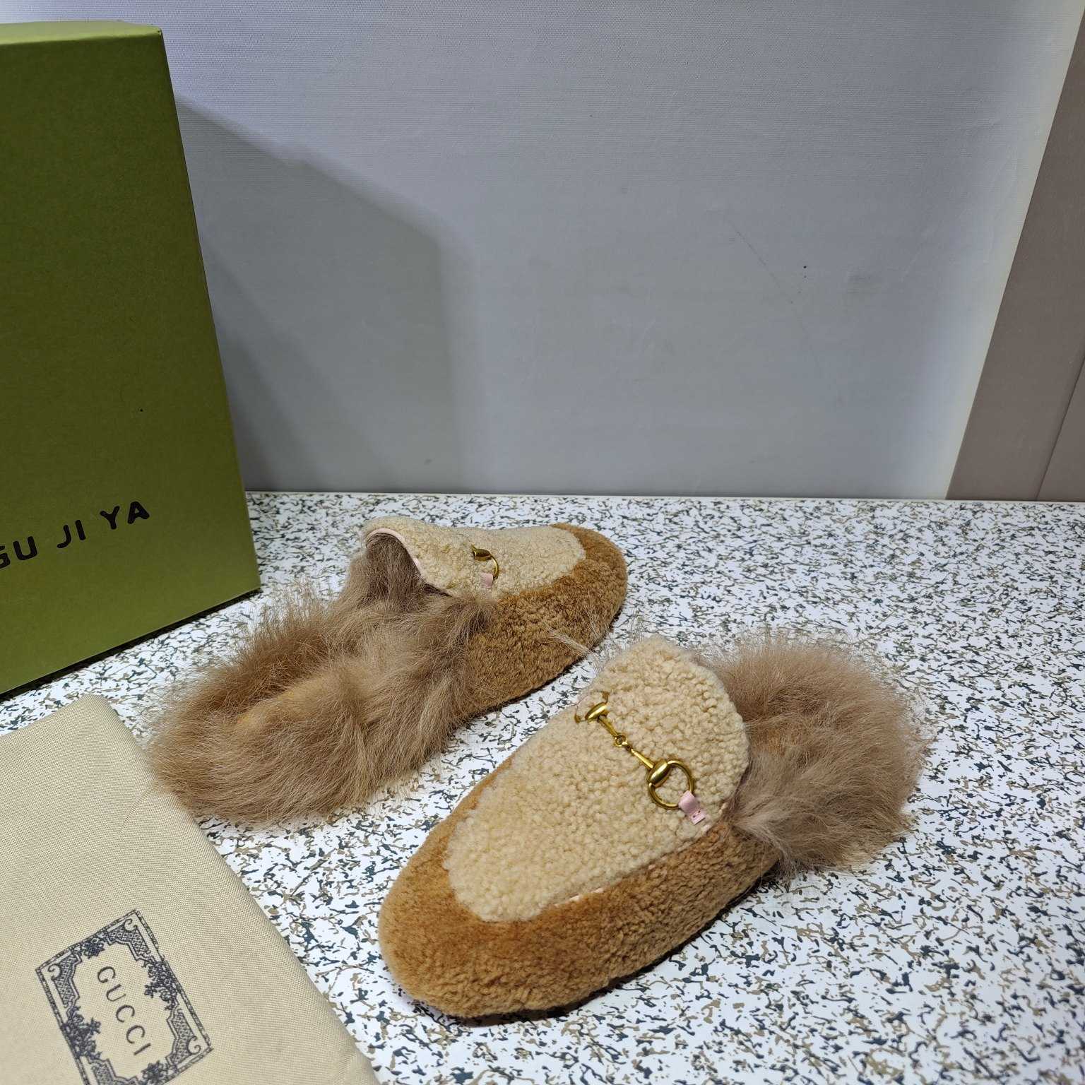 Gucci Shearling Slip - 