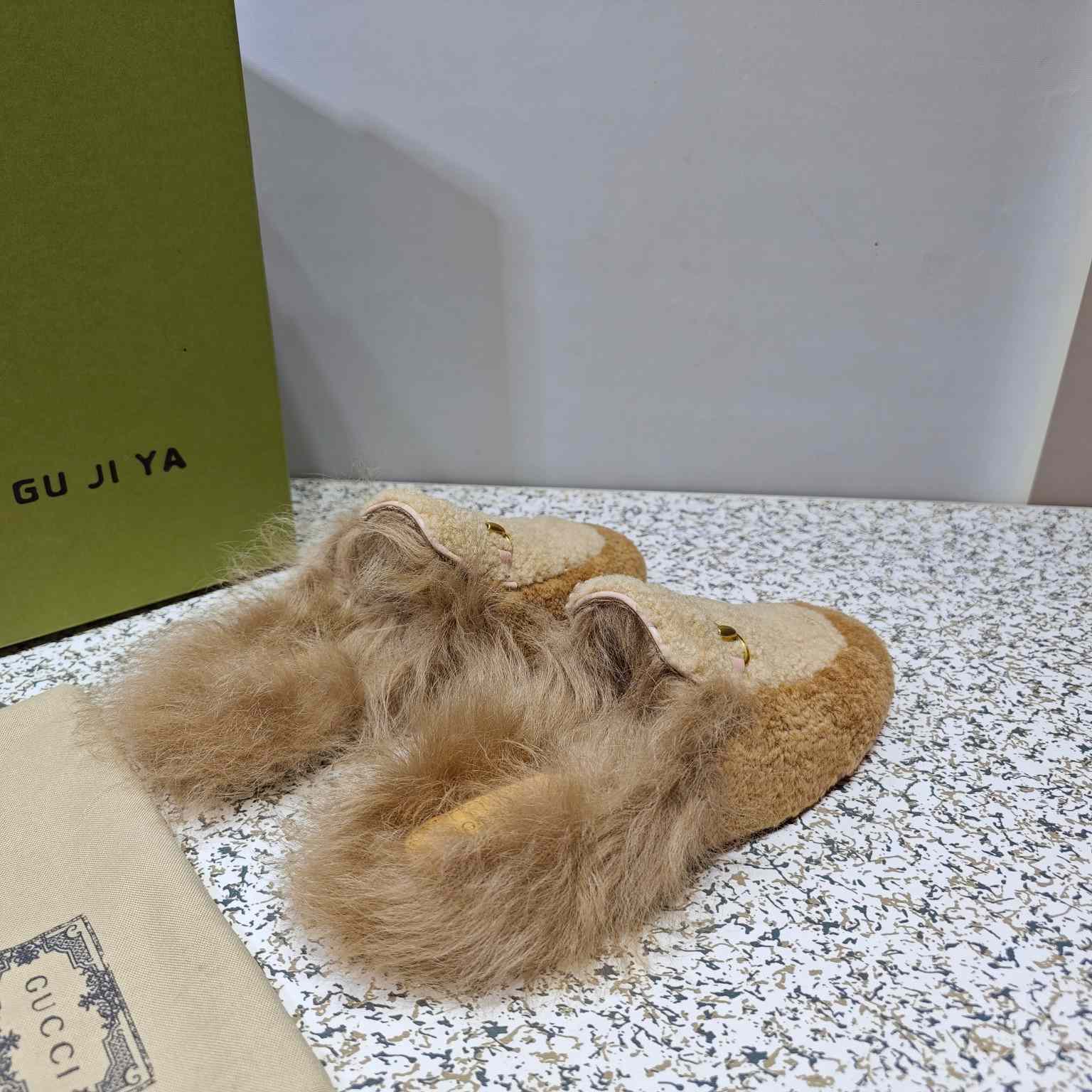 Gucci Shearling Slip - 