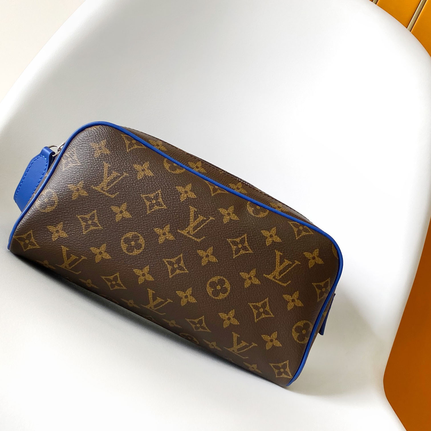 Louis Vuitton Dopp Kit    M12642 - 