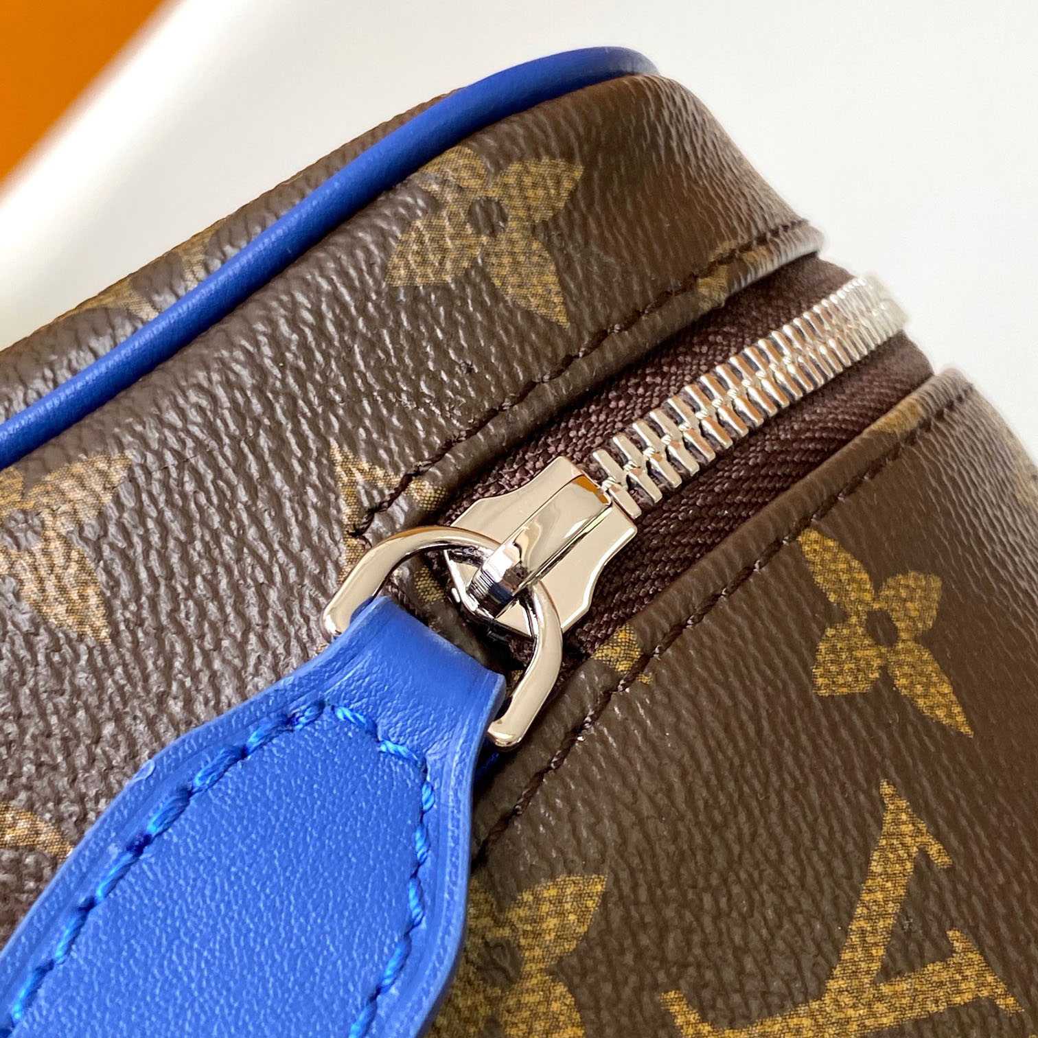 Louis Vuitton Dopp Kit    M12642 - 