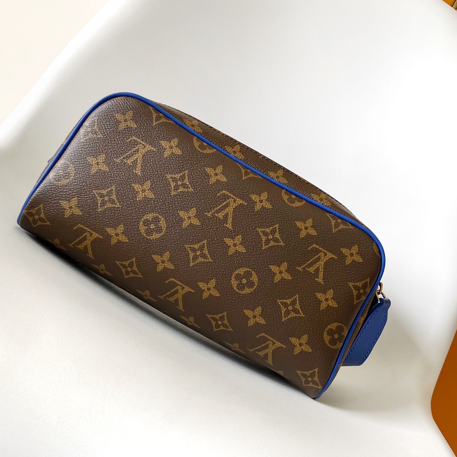 Louis Vuitton Dopp Kit    M12642 - 